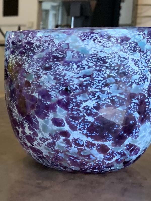https://mcfaddenartglass.com/wp-content/uploads/2019/08/McFadden-Art-Glass-bowl.jpg